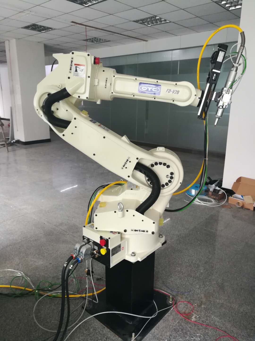 機器人激光切（qiē）割機