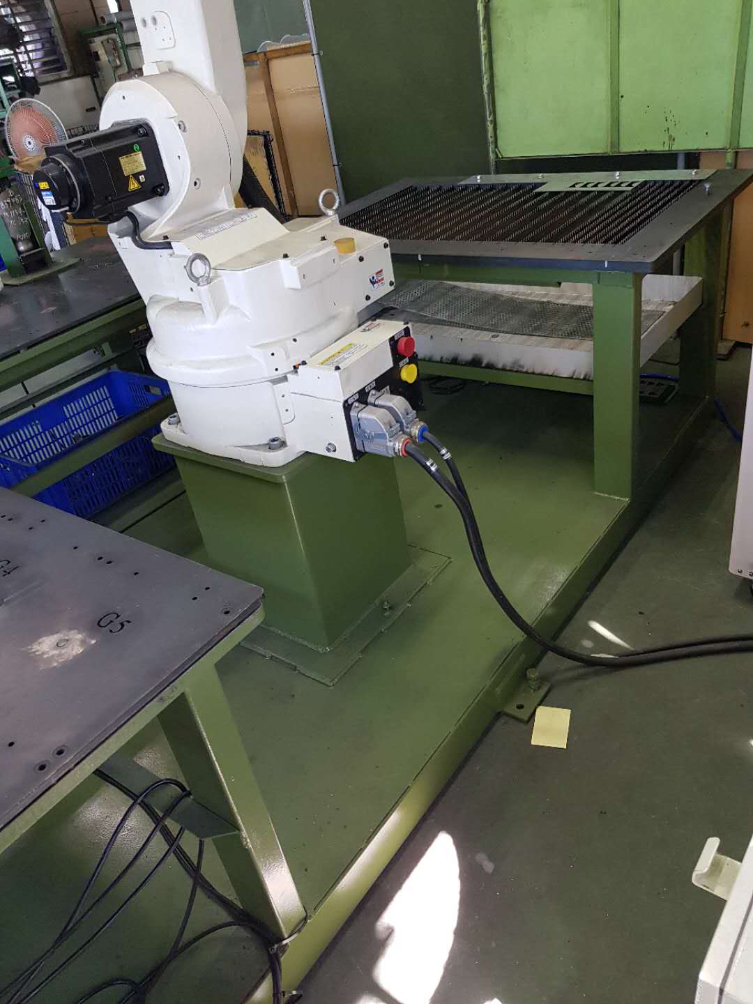 三維機械手激光切割（gē）機台（tái）架