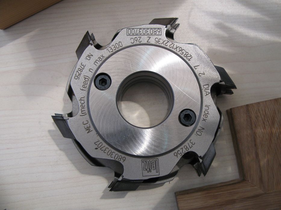 機械手（shǒu）激光切割機切割產品樣品圖