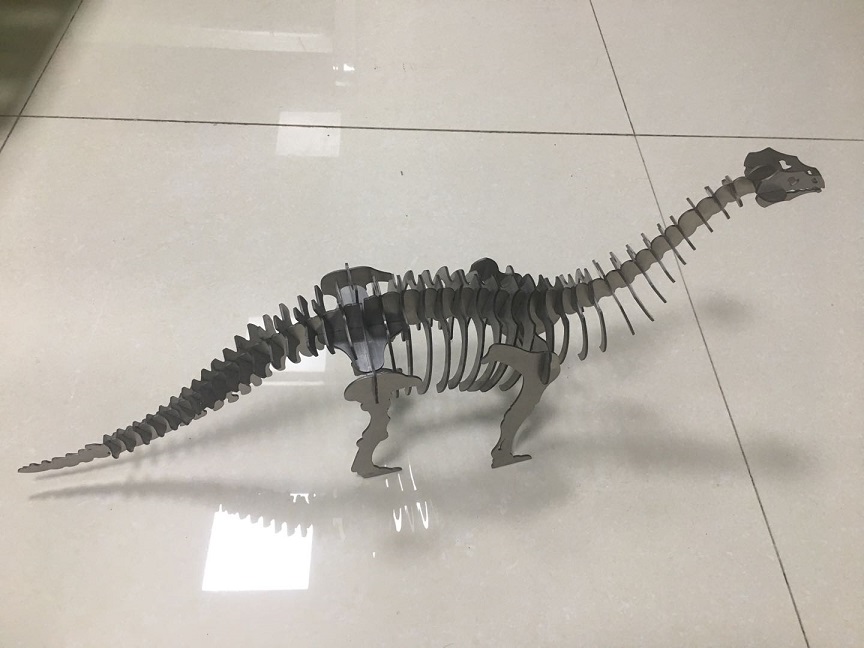 金屬（shǔ）激光切（qiē）割（gē）機切割製作不鏽鋼恐龍