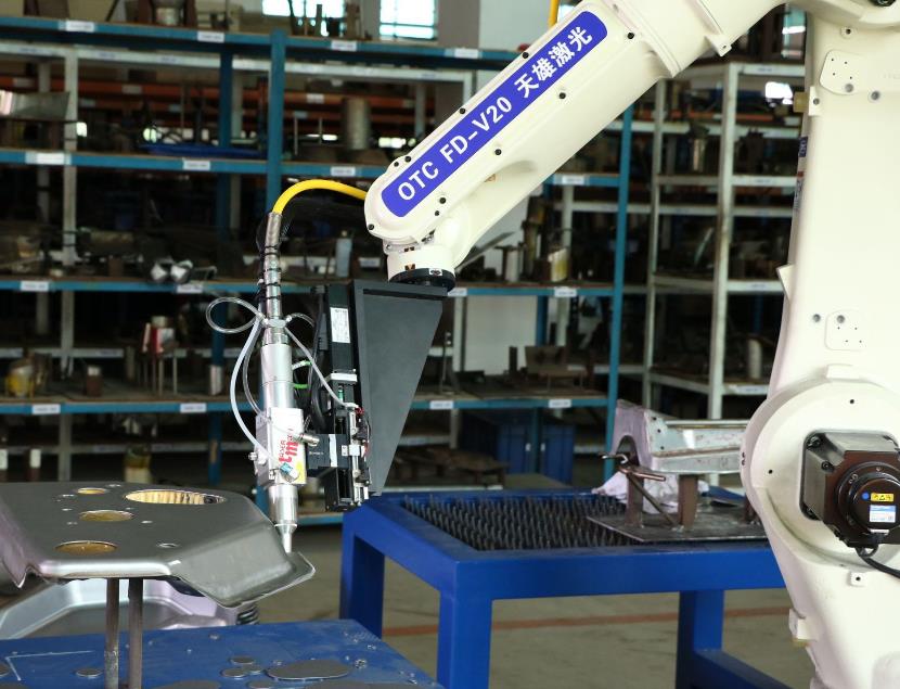 三維機械手激（jī）光切割機客戶現場