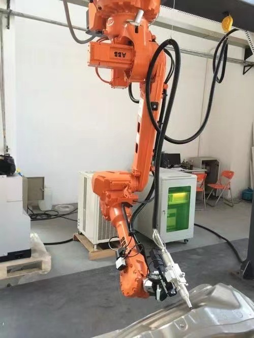 倒裝龍門架三維（wéi）激光切割機