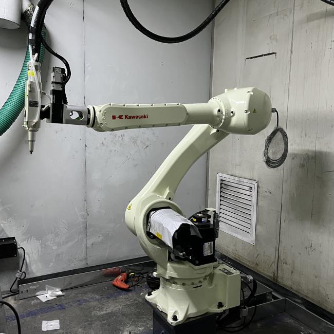 雙工位機械手三維激光切（qiē）割機